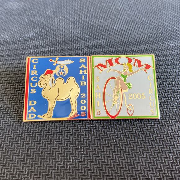 Sahib Shrine Circus Mom and Dad Pin 2005 Collectors Pins with Backs Great Cond. - Picture 1 of 6